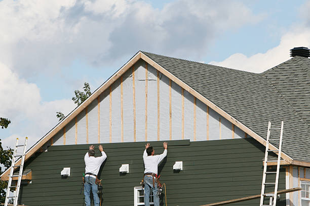 Professional Vinyl Siding technician working in South Vienna, OH